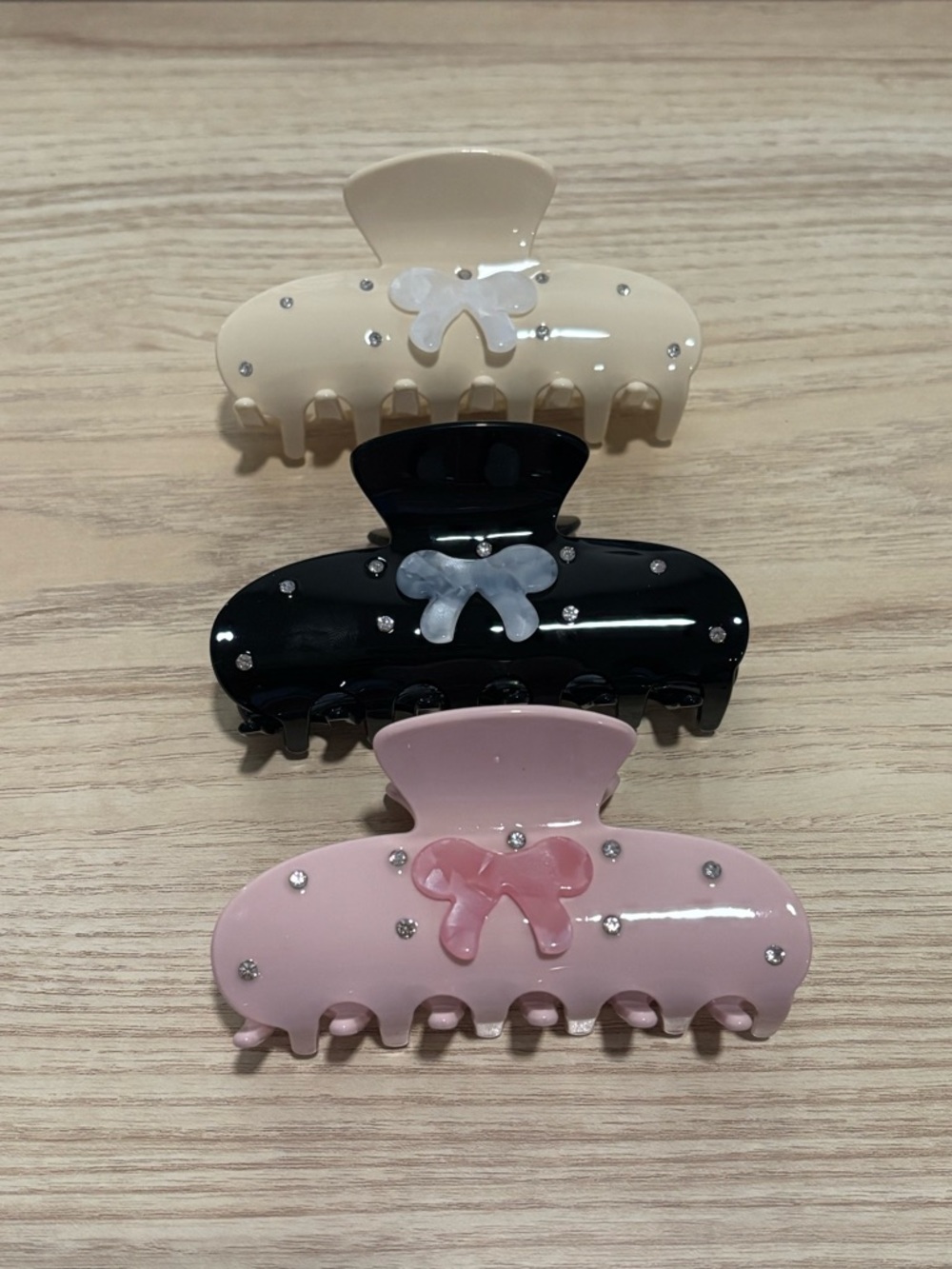 emi jay claw clip trio (beige, black, pink)